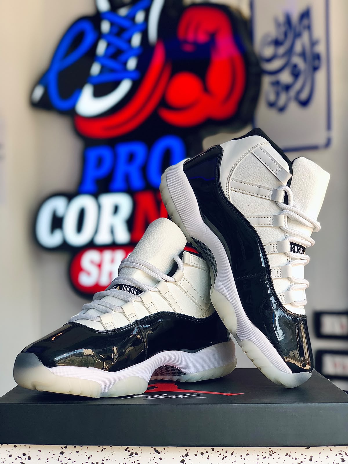 Jordan 11 - White Black Gold